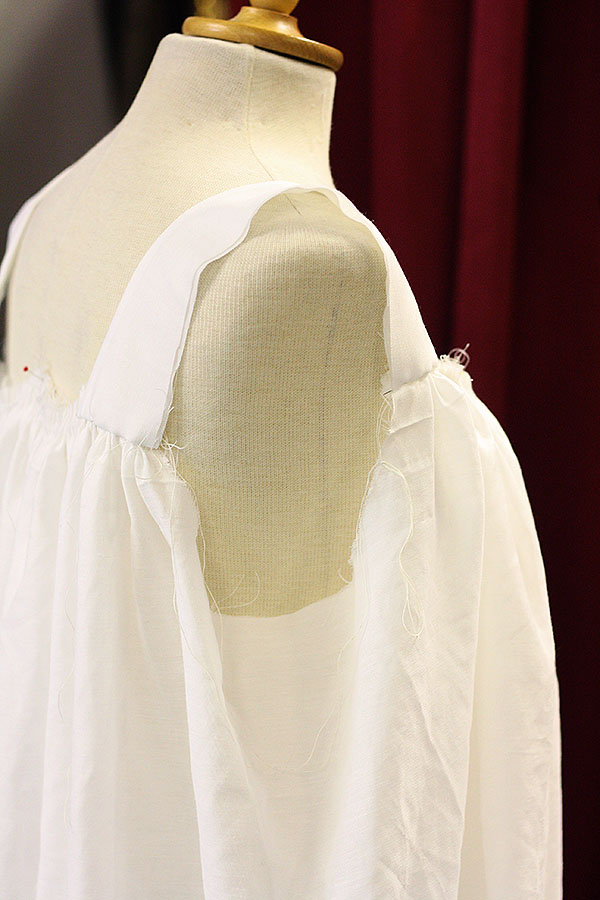 Työn alla Chemise a la Reine / Working on Chemise a la Reine